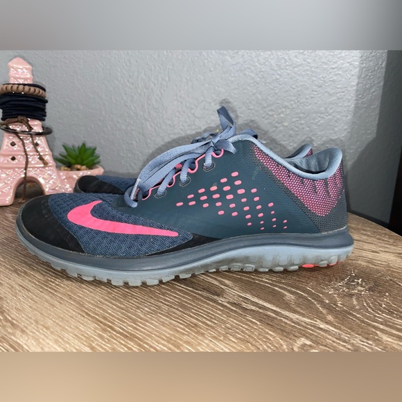 Nike - Picture 4 of 10